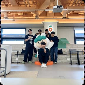 /imgs/crew_photo_2.webp